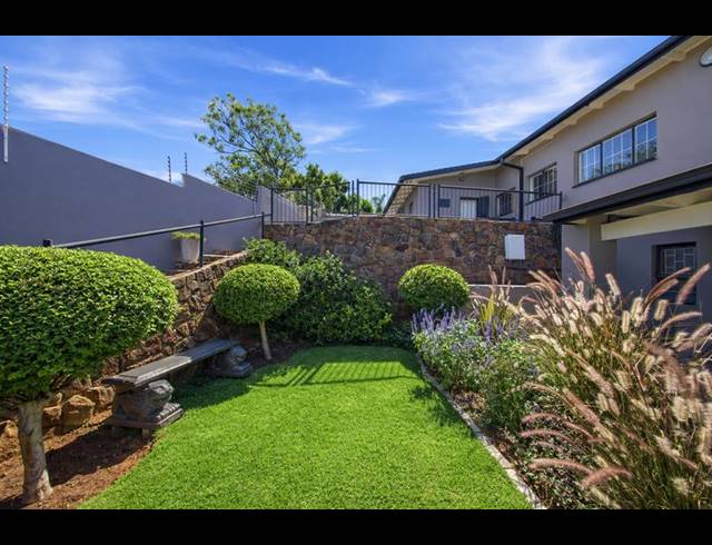 6 BEDROOM HOUSE FOR SALE IN LUKASRAND